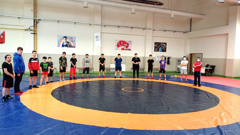 PEHLİVANLAR TEMPOYU HİÇ DÜŞÜRMÜYOR