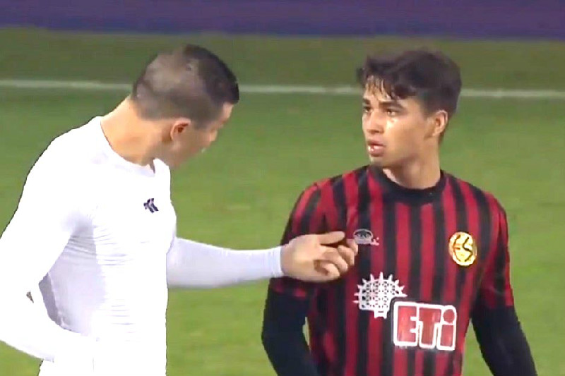 BİR BARDAK SU DA KOPAN BİR FIRTINA