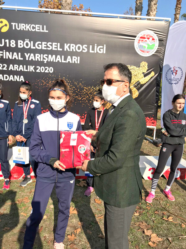 SELEN CANLI UMUT VERDİ