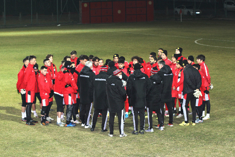 ES-ESTE FORMA GİYMEK İÇİN  CAN ATAN OYUNCULAR VAR