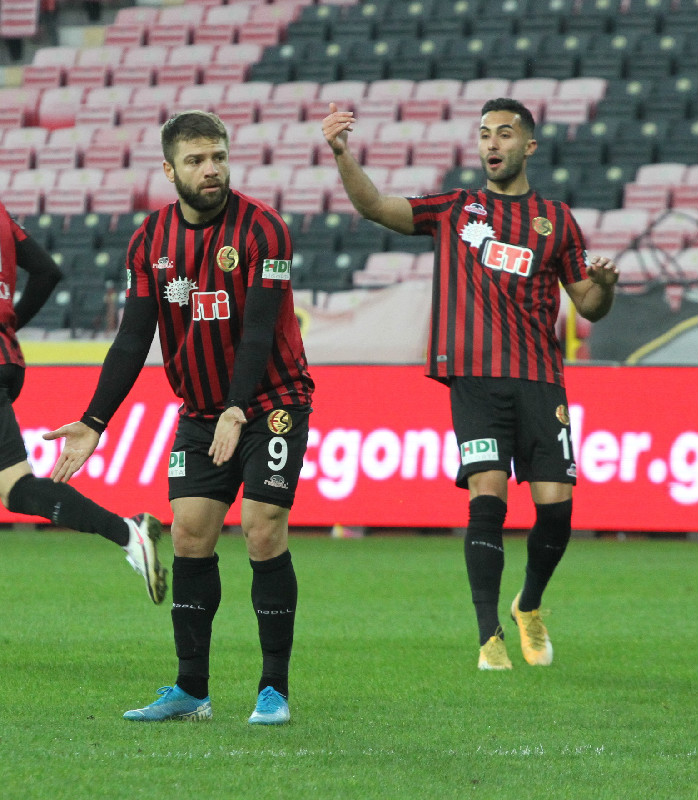 6 OYUNCU KADRO DA YOK