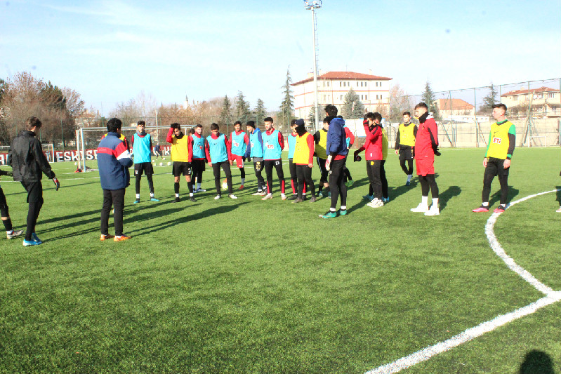 GENÇ ŞİMŞEKLER SEZONU BEKLİYOR