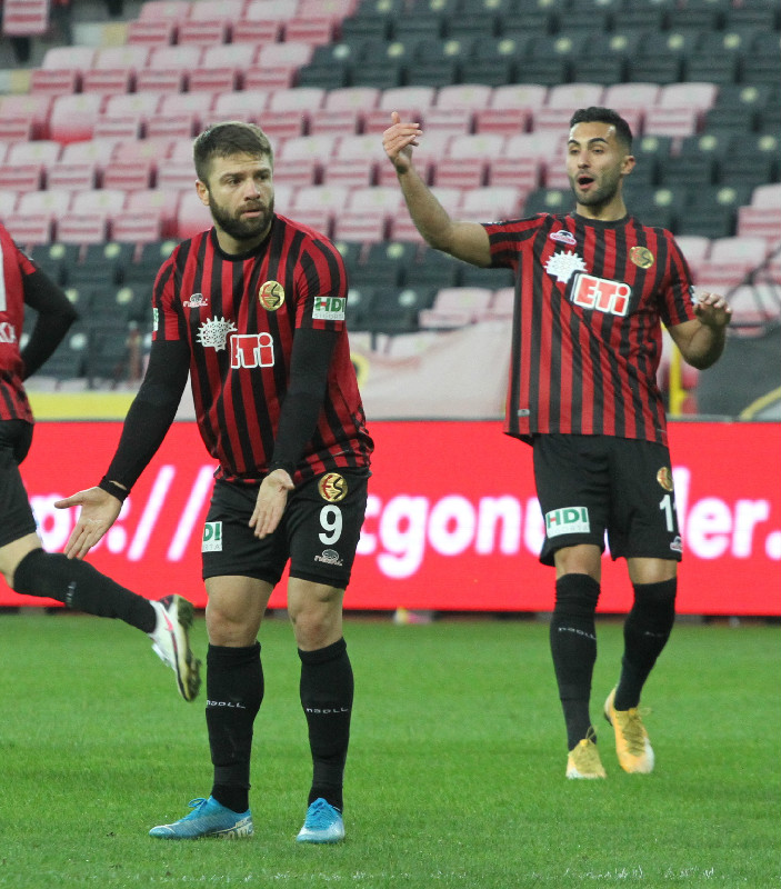 6 OYUNCU KADRO DA YOK