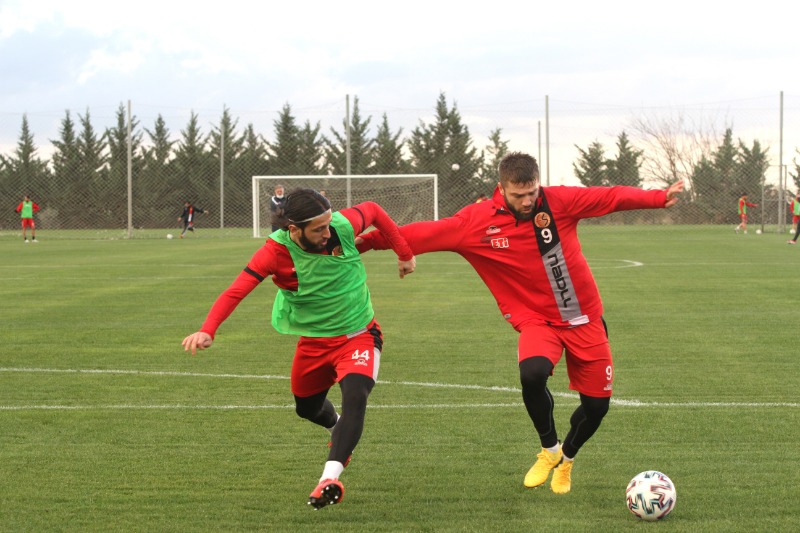 SİDEDE FORMA KAPMA SAVAŞI