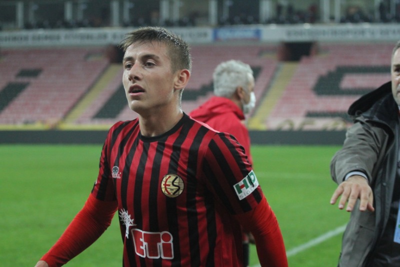 3 KULÜPTEN TEKLİF VAR