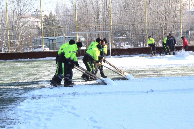 DERNEK SAHASI DA TEMİZLENDİ