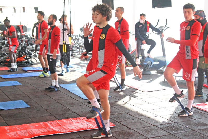 SABAH SALONDA ÇALIŞMA