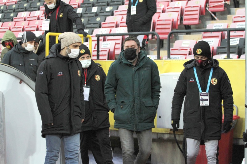 SEZGİN TRİBÜNDEYDİ