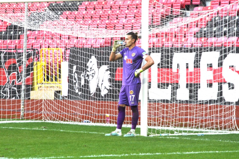 EKREMDE ELDEN GİDİYORDU