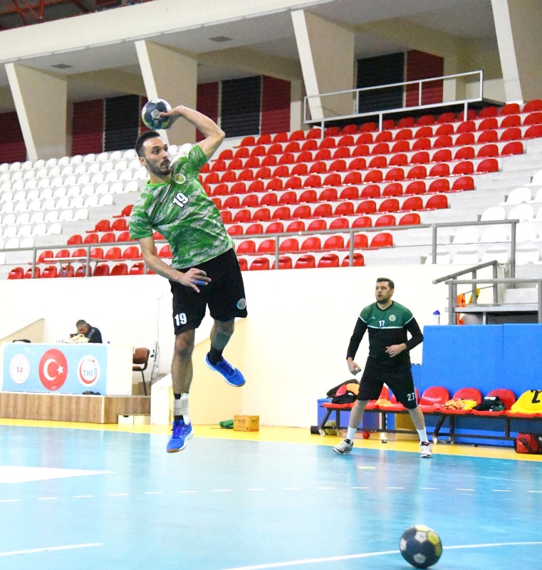 LİDERİN KEYFİ YERİNDE