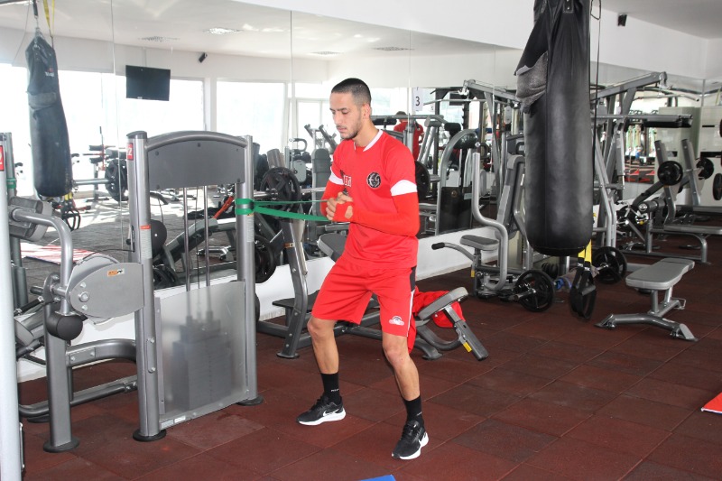 AMATÖR LİSANS İLE OYNUYOR