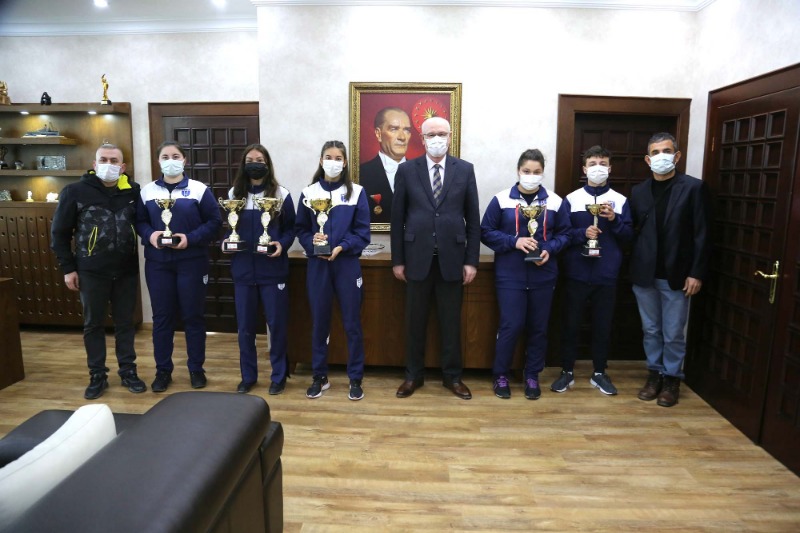 BAŞARILARINIZ DAİM OLSUN