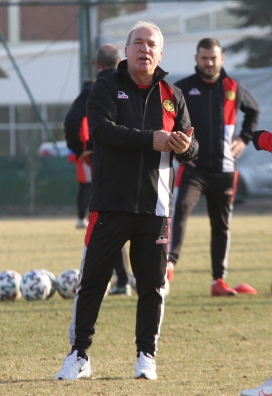 MEMLEKETİM İÇİN ELİMİ  TAŞIN ALTINA KOYDUM