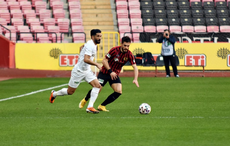 4 OYUNCU GÖRÜŞME ODASINDA