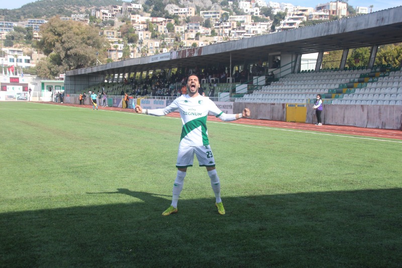 PROFESYONEL LİGLERİN  EN GOLCÜ İSMİ OZAN SOL