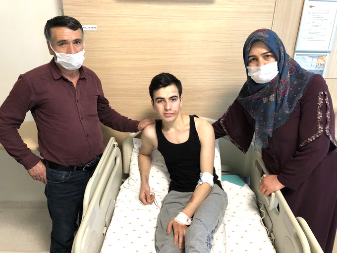 JOKEY ARKADAŞI HAYATA DÖNDÜRDÜ