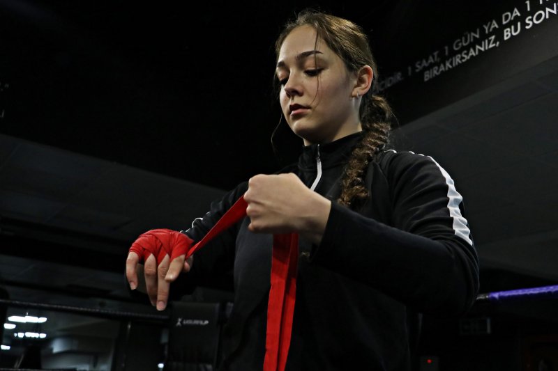 SENİNLE GURUR  DUYUYORUZ