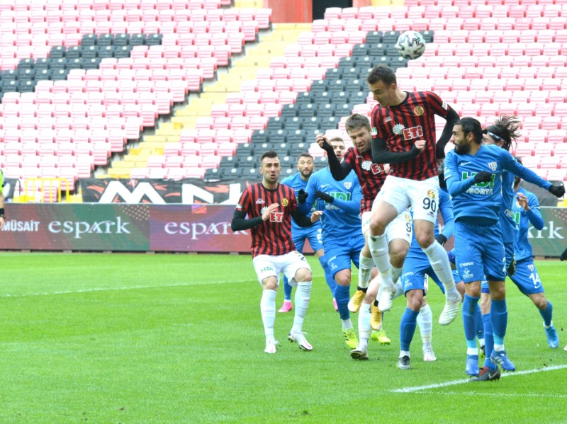 ÇİFT FORVETLE ÖNDE  BASKI ŞİFREYİ ÇÖZDÜ