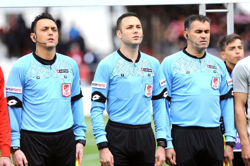 İSTANBUL MAÇINA  ANTALYALI HAKEM