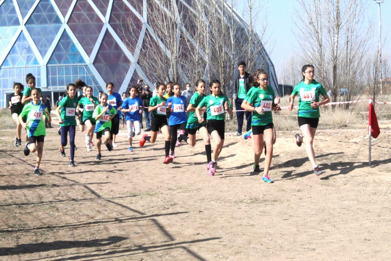 ODUNPAZARI ATLETLERİ TOZU DUMANA KATTI