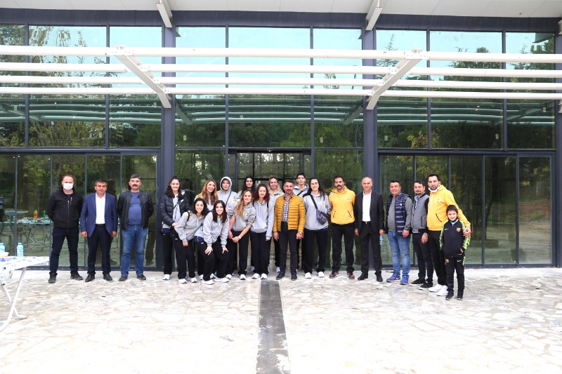 YÜZÜGÜLLÜ LİG ŞAMPİYONLUĞUNU İSTİYOR