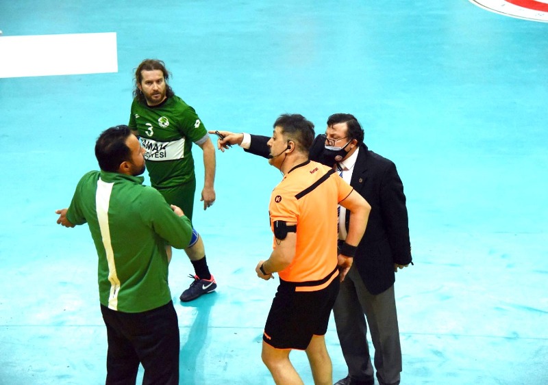 SON DAKİKALARDA  GERGİNLİK ARTTI