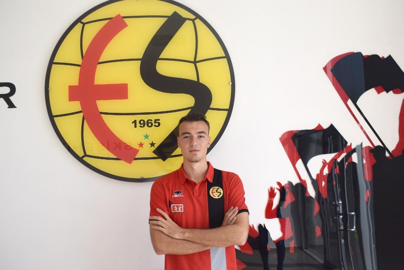 MUTLU YILLAR ONUR ARI