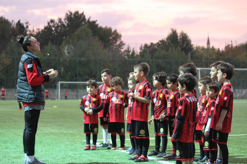 HER FABRİKA BİR KALEDİR