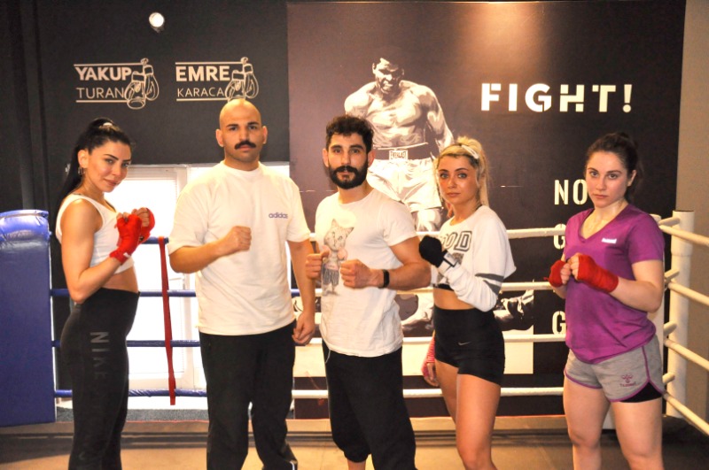 KADINLAR PANDEMİNİN STRESİNİ RİNGDE ATIYOR