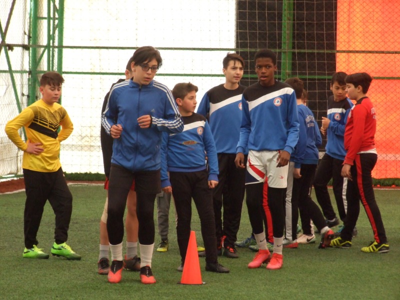 ONLARIN Kİ ÖMÜRBOYU FUTBOL AŞKI