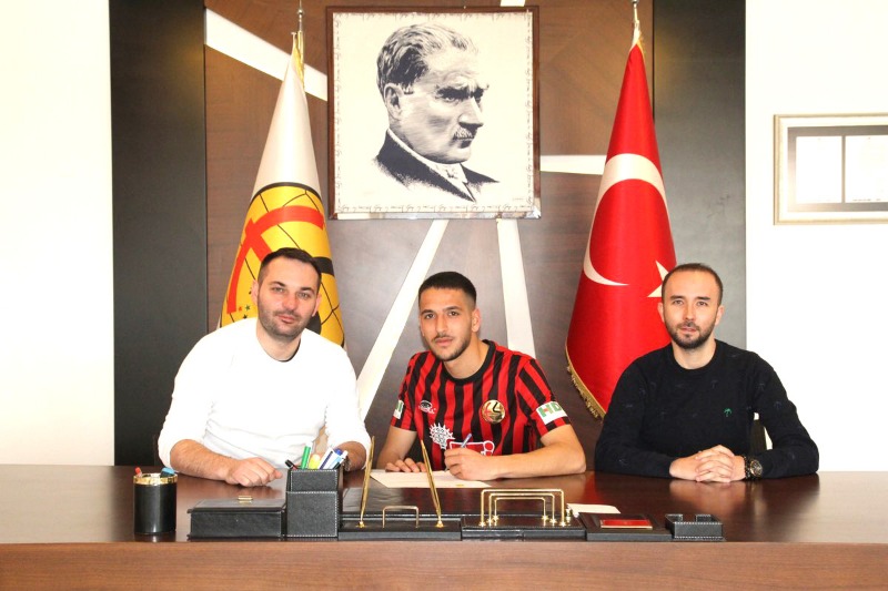 UĞUR CAN İMZAYI ATTI