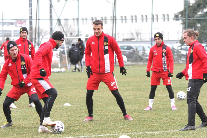 ES-ES TAKTİK ÇALIŞTI