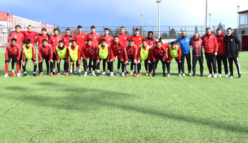 GENÇ ŞİMŞEKLER YARIN YOLCU