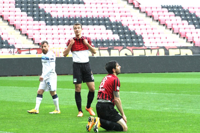 SİZ ONURUNUZ İÇİN OYNAYIN