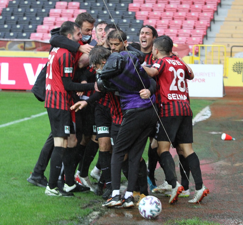 SKOR SAHADA KALMALIDIR