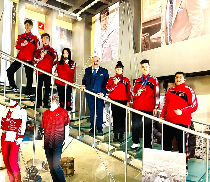 ŞAMPİYONLAR ZİYARET ETTİ