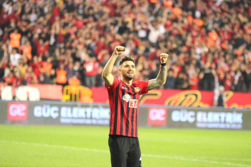 ES-ESE MARKO MİLİNKOVİCDEN  TRANSFER YASAĞI CEZASI GELDİ