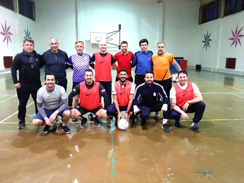 GENÇLERE TAŞ ÇIKARTTILAR