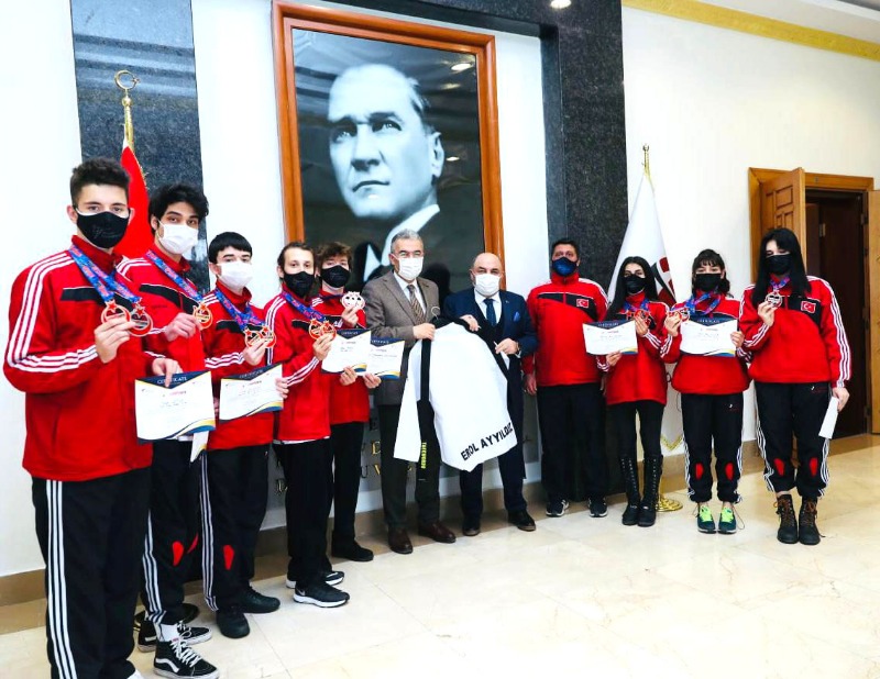 SARARSPORDAN VALİ AKYILDIZA ZİYARET