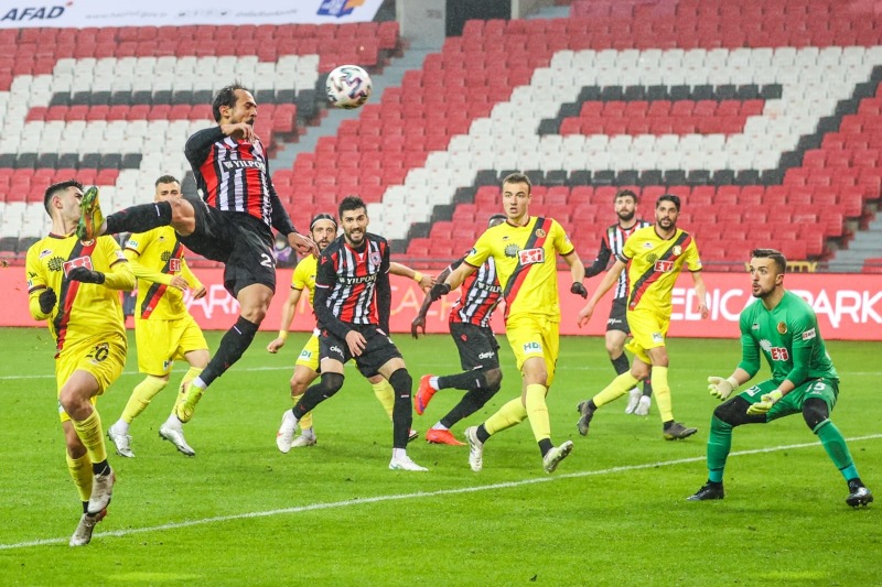 RAKİPLERE ERKEN TESLİM OLDUK