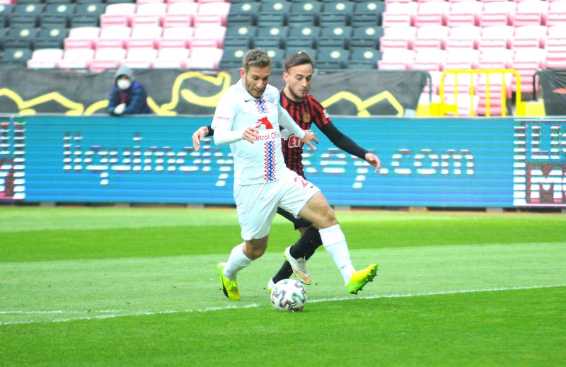 3 NİSANDA  4 MAÇ VAR