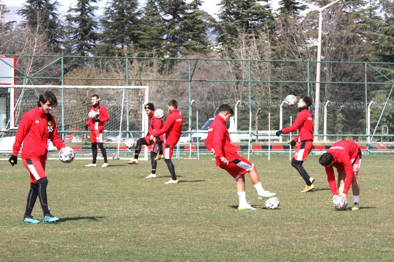 14 OYUNCU İLE ANTRENMAN