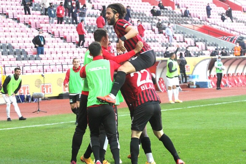 ESKİŞEHİRSPORDAN AYRILMAYI DÜŞÜNMÜYORUM