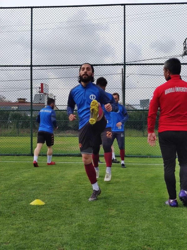 ALİ FIRAT  Form Tutuyor