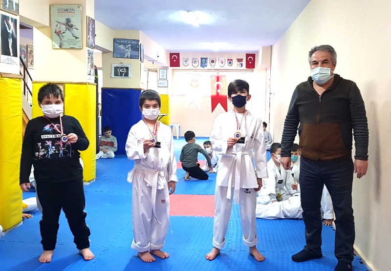 TEKNİK YARIŞMA YAPTILAR