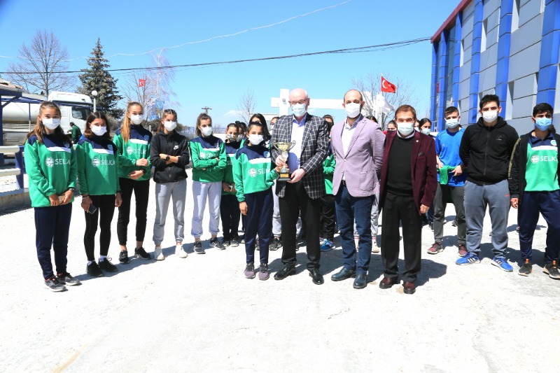 ODUNPAZARI ATLETİZM TAKIMINDAN SELKA’YA TEŞEKKÜR ZİYARETİ