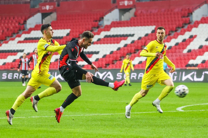 ES-ES RAKİPLERİNE GÖRE RAHAT