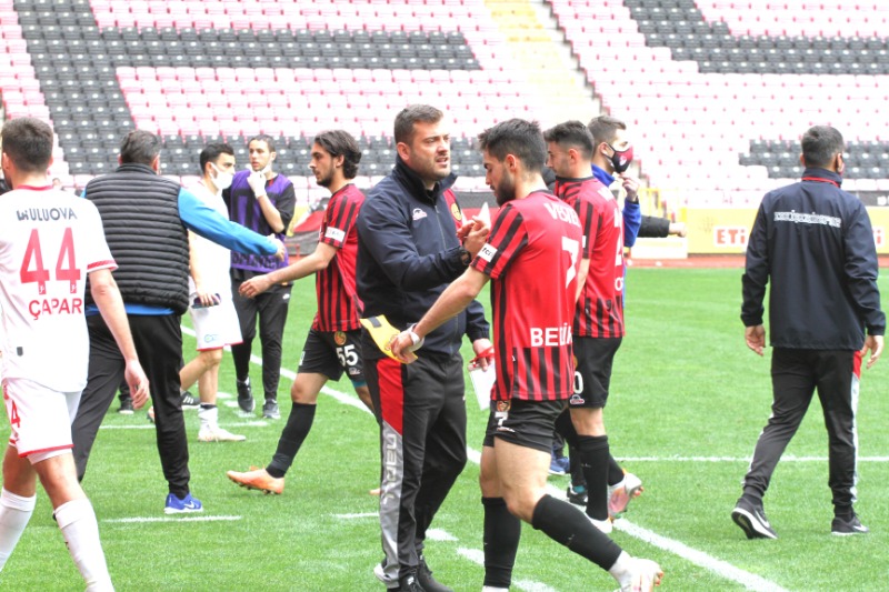 HER OYUNCU SON DÜDÜĞE KADAR  ÜZERİNE DÜŞENİ YAPMAK ZORUNDA