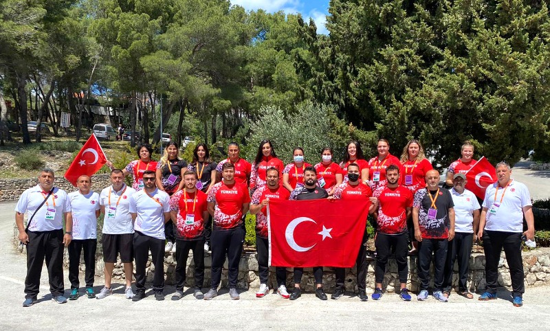 SİZİNLE GURUR DUYUYORUZ