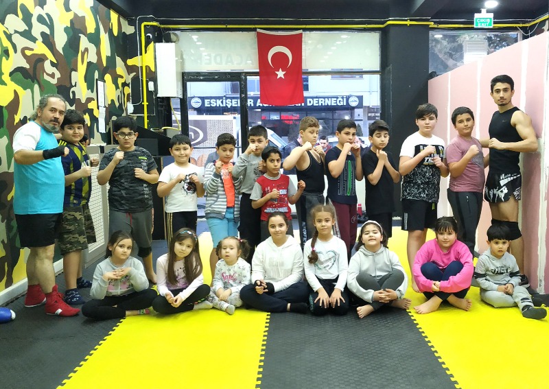 VİRÜS SALONLARDAN MI YAYILIYOR?